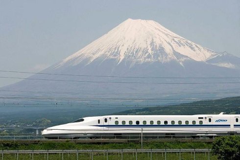 日本拟限制太阳能发电 称为保护眺望富士山景观